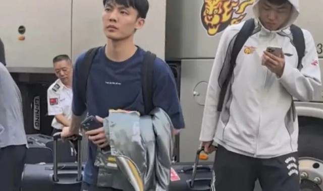 MK体育-广东男篮今日早报！主场球票遭遇哄抢，杜峰指导或主动变阵，徐昕入选中国男篮